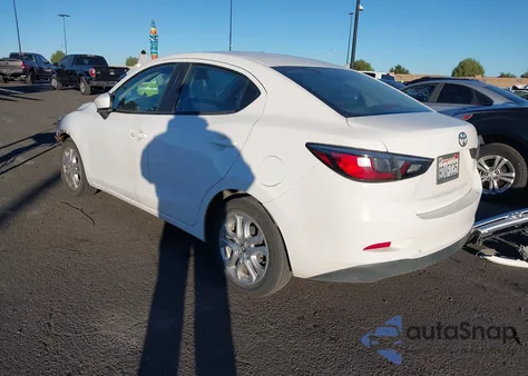 2018 Toyota Yaris Ia из США, поврежденный, VIN 3MYDLBYV3JY330020